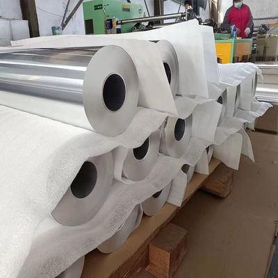 Gecertificeerde service voor het snijden van rollen van aluminiumfolie van legering
